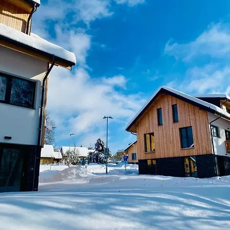 Na Brehu Lipna Apartment