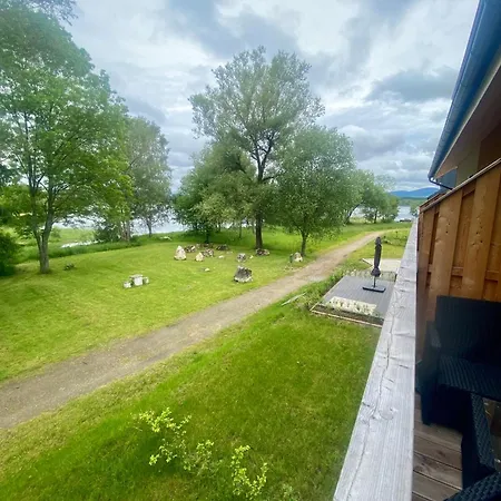 Na Brehu Lipna Apartment