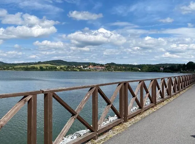 Na Brehu Lipna Černá v Pošumaví